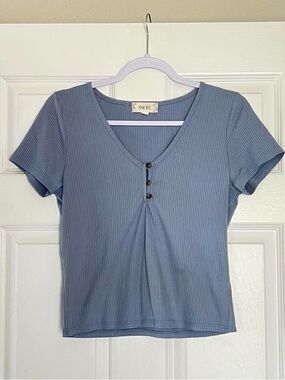 Ribbed dusty blue baby tee top with a cute fit and button detail